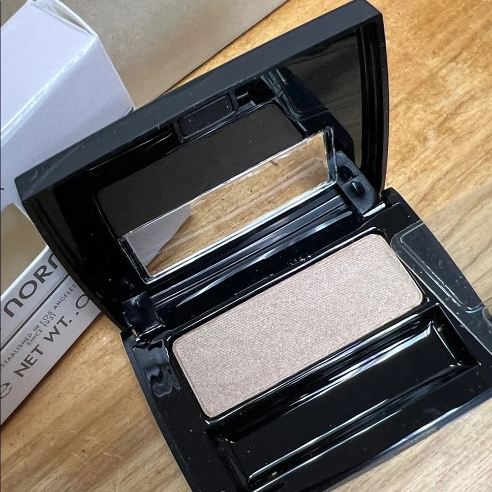 Merle Norman Eye Shadow- Sand Dune - Picture 4 of 7
